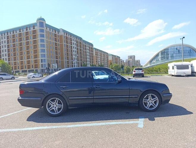 Mercedes E 320-4