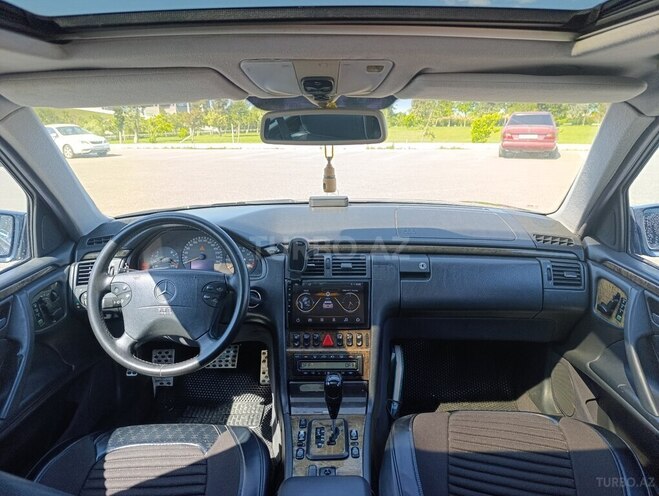 Mercedes E 320-5