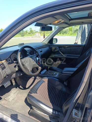 Mercedes E 320-6