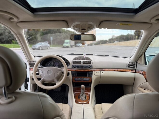 Mercedes E 320-11