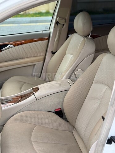 Mercedes E 320-13