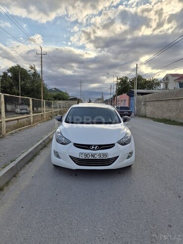 Hyundai Elantra-1