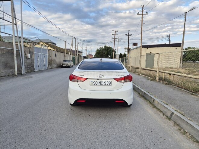 Hyundai Elantra-3