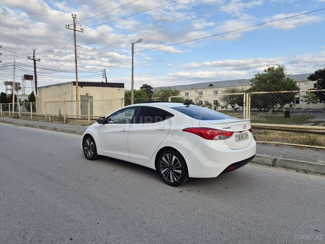 Hyundai Elantra-4