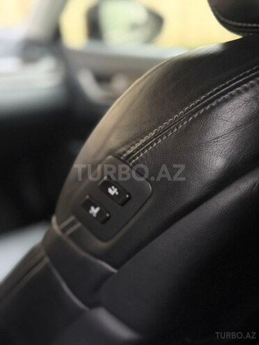 Lexus GS 250-13