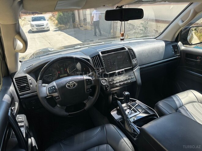 Toyota Land Cruiser-8
