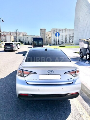 Hyundai Sonata-2