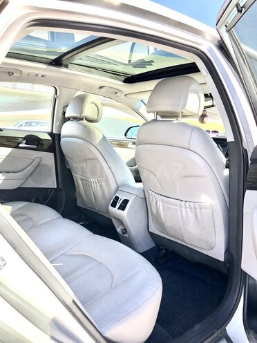 Hyundai Sonata-4
