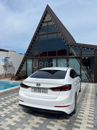 Hyundai Avante-4
