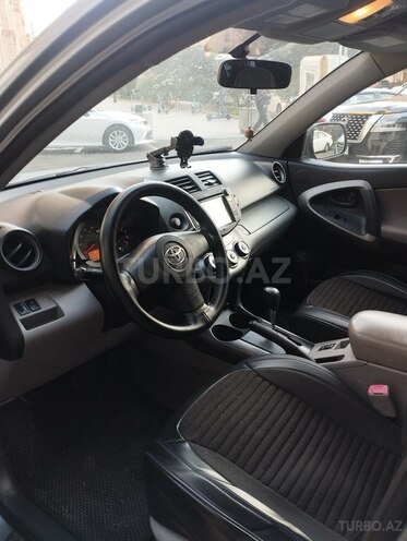 Toyota RAV4-8