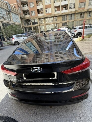 Hyundai Elantra-3