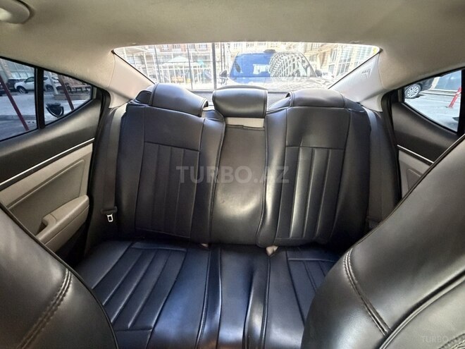 Hyundai Elantra-11