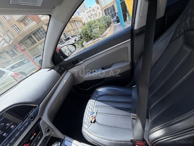 Hyundai Elantra-7