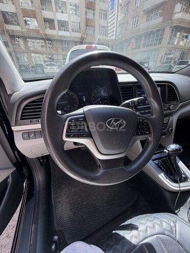 Hyundai Elantra-8