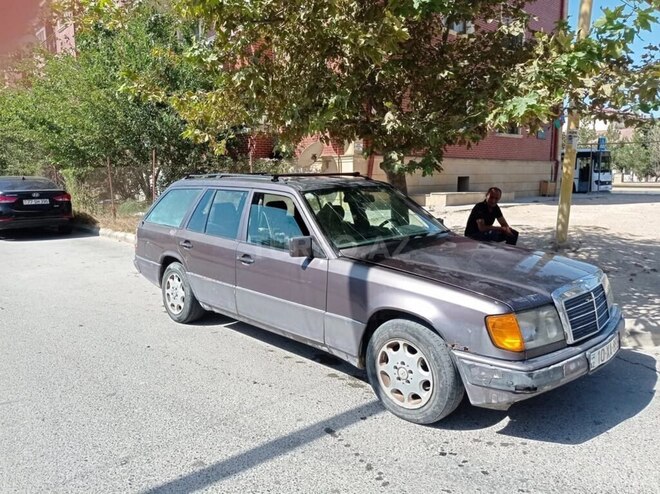 Mercedes 230 TE-4