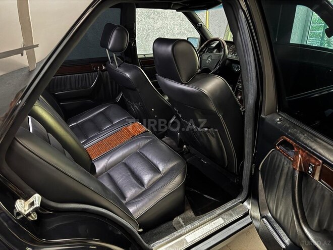 Mercedes 500 E-9