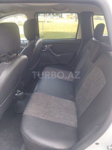 Renault Duster-10