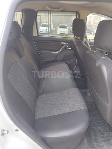 Renault Duster-11