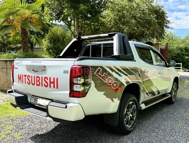 Mitsubishi L200-4