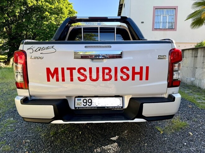 Mitsubishi L200-2
