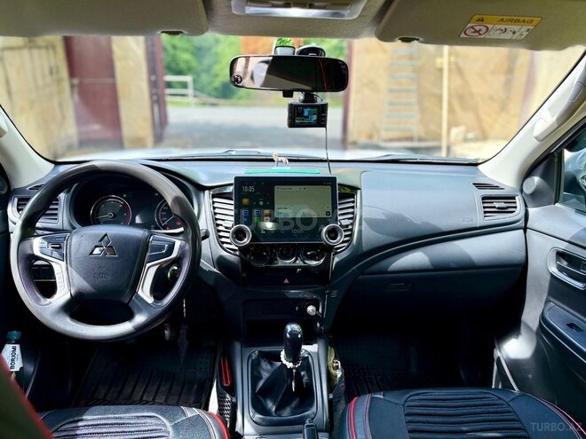 Mitsubishi L200-3