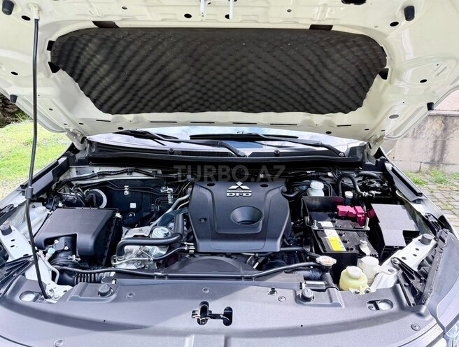 Mitsubishi L200-8