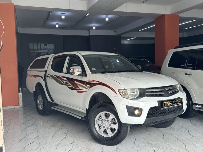 Mitsubishi L200-1