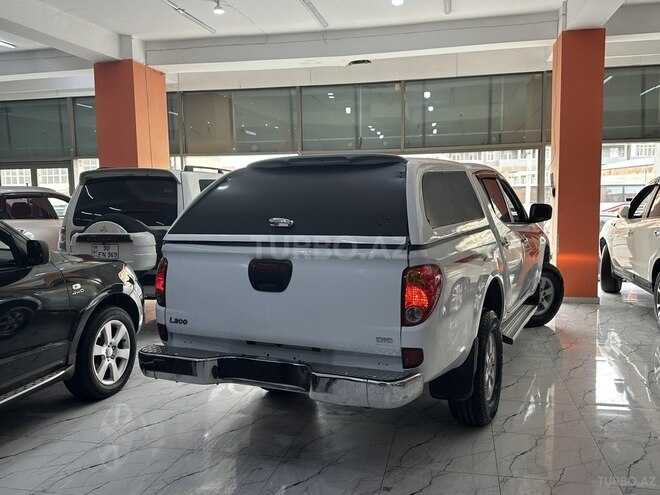 Mitsubishi L200-4