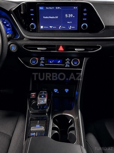 Hyundai Sonata-16