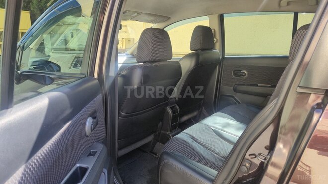 Nissan Tiida-12