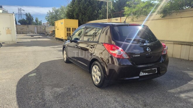 Nissan Tiida-5