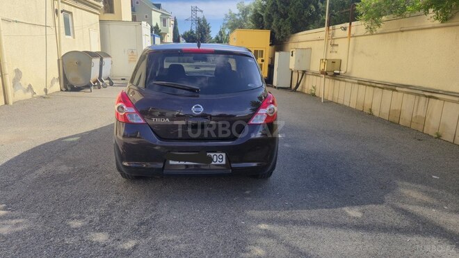 Nissan Tiida-4
