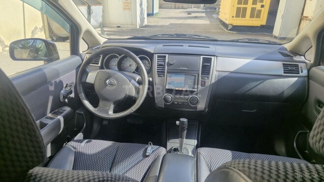 Nissan Tiida-13