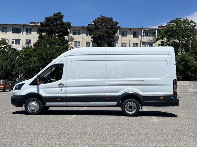 Ford Transit-13