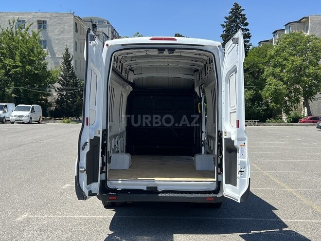 Ford Transit-5