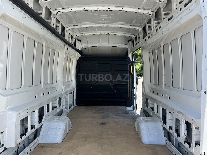 Ford Transit-6