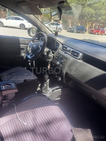 Renault Duster-7
