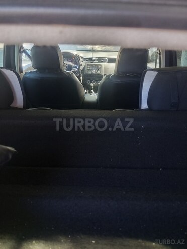 Renault Duster-6