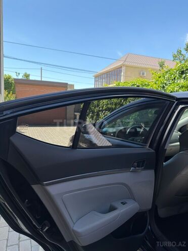 Hyundai Elantra-13
