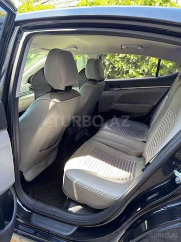 Hyundai Elantra-17