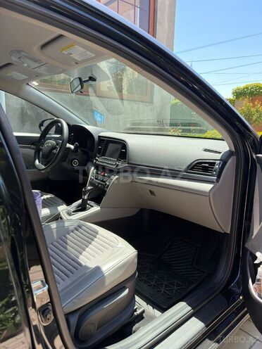 Hyundai Elantra-16