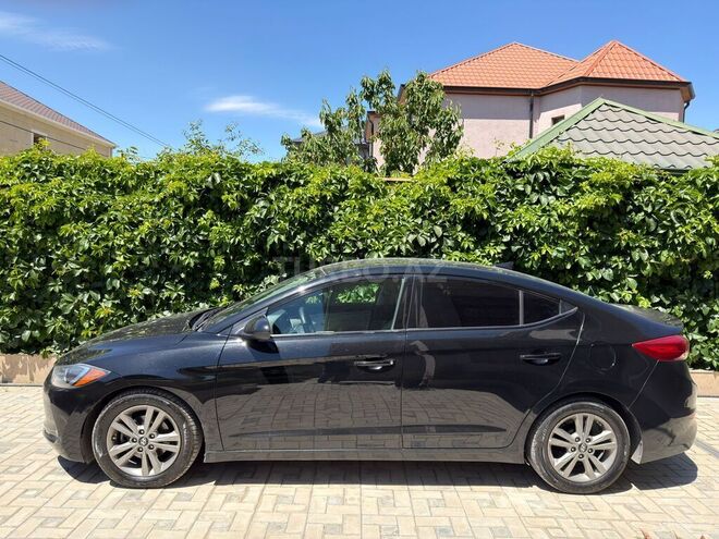 Hyundai Elantra-6