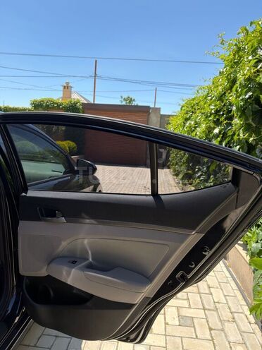 Hyundai Elantra-15