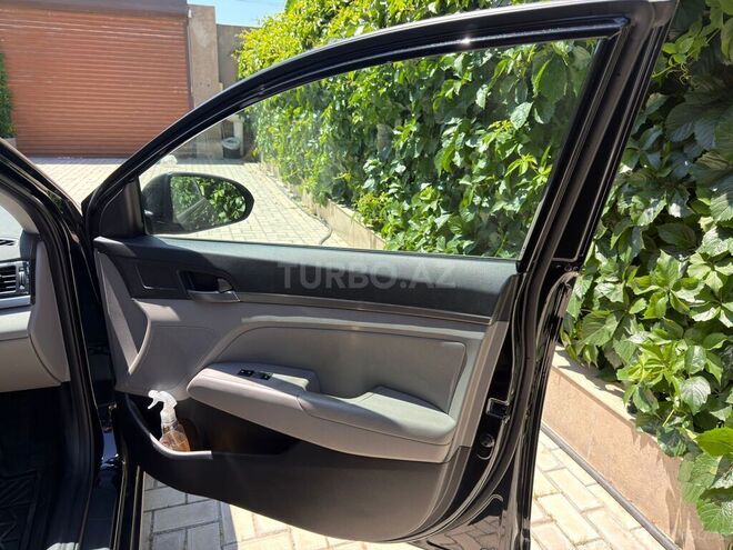 Hyundai Elantra-14