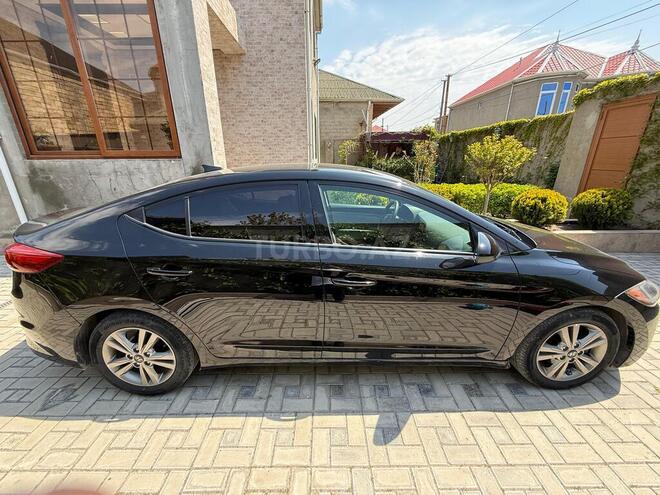 Hyundai Elantra-3