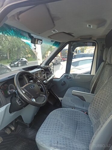 Ford Transit-6