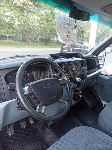 Ford Transit-5