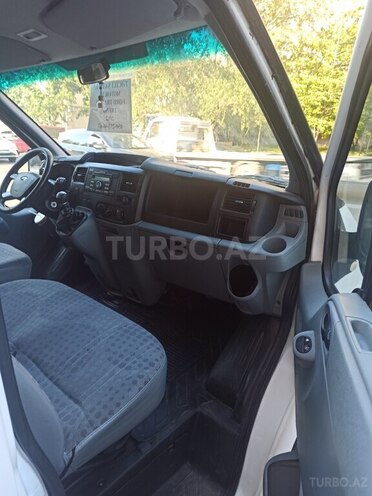 Ford Transit-10