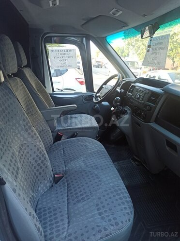 Ford Transit-9
