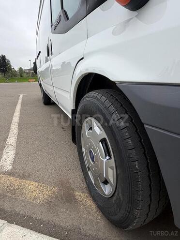 Ford Transit-12